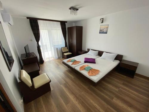 Postel nebo postele na pokoji v ubytování Cool Breeze - Mamaia Nord