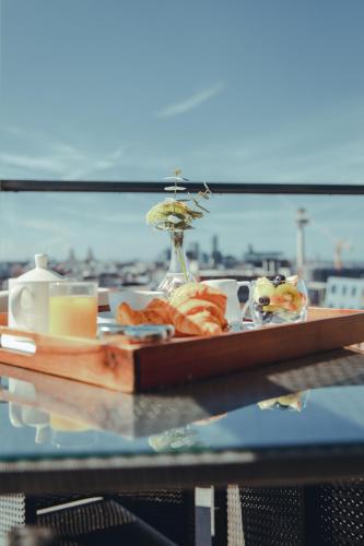 リバプールにあるホープ ストリート ホテルの食品の皿