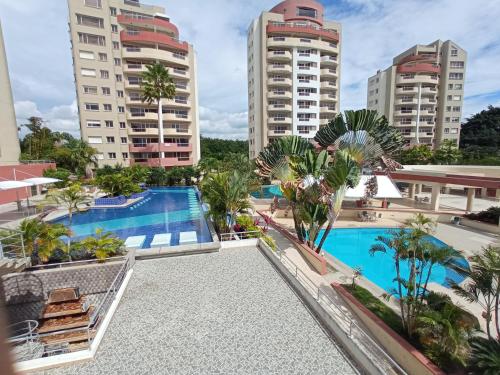 arial view of a resort with a pool and buildings at Departamento 4 habitaciones 12 personas vista al mar 8vo piso Playa Almendro in Tonsupa