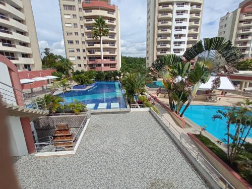 a view of the pool from the balcony of a apartment at Departamento 4 habitaciones 12 personas vista al mar 8vo piso Playa Almendro in Tonsupa