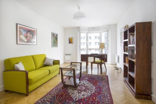 Photo de la galerie de l'établissement Chuquet par Locappart - Lumineux & Art Deco, à Paris