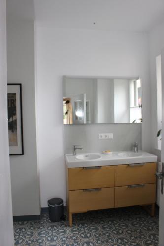 a bathroom with a sink and a mirror at Espan in Isny im Allgäu