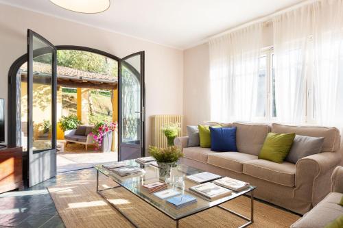 a living room filled with furniture and a large window at Villa Borgovecchio B&B in Camaiore