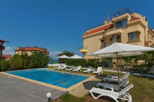 The swimming pool at or close to Hotel Odyssey Sozopol