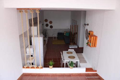 een poppenhuis met een woonkamer en een keuken bij LOFT PINOPE in La Santa