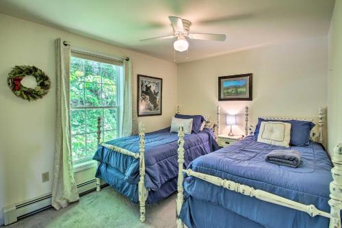 A bed or beds in a room at North Conway Home with Access to 5 Private Beaches!