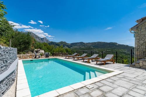 Stone villa JUDITA with heated pool and hydro-massage