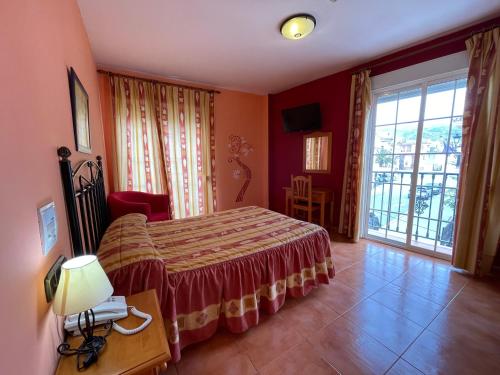 Postel nebo postele na pokoji v ubytování Quéntar Hotel Rural