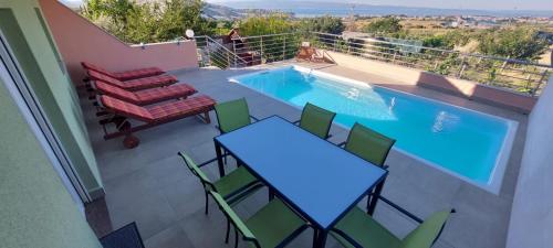 Bazén v ubytovaní Apartment M&M with private Pool alebo v jeho blízkosti