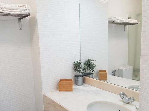 Ένα μπάνιο στο Grey Heron Apartment