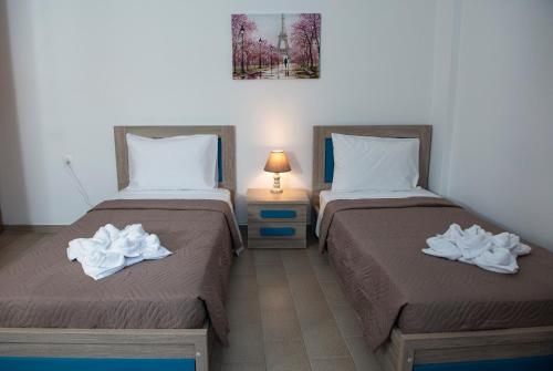 A bed or beds in a room at Apartments Kalaitzakis with private pool