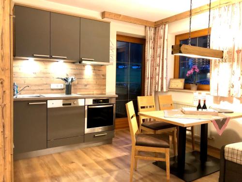 Kuchyňa alebo kuchynka v ubytovaní Veronika Appartements
