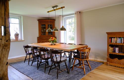 a dining room with a wooden table and chairs at Landhäuschen Anderswo in Bocholt