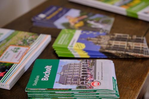 a group of books sitting on top of a table at Landhäuschen Anderswo in Bocholt