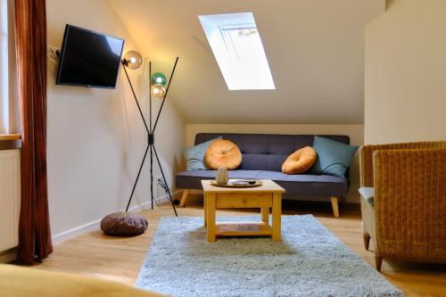 a living room with a couch and a table at Landhäuschen Anderswo in Bocholt
