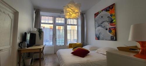 Postel nebo postele na pokoji v ubytování Chambre de charme à Saulieu