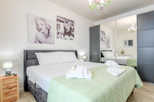 Posteľ alebo postele v izbe v ubytovaní Rosa del Lago Apartment