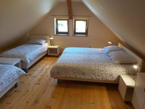 Postel nebo postele na pokoji v ubytování Počitniška hiša Pri Kuštrču