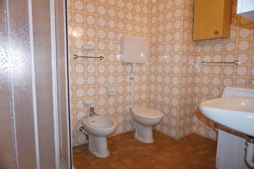 Ванная комната в Holiday home Porto Santa Margherita 40283