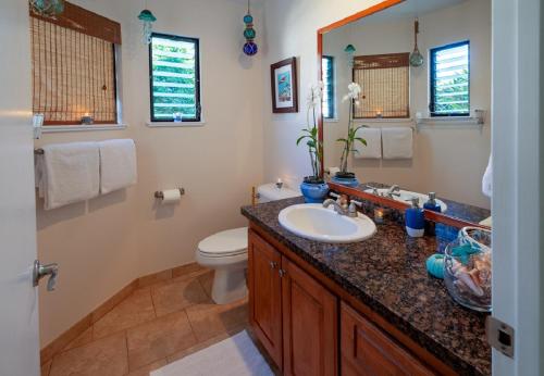 A bathroom at Hanalei Bay Villa 26