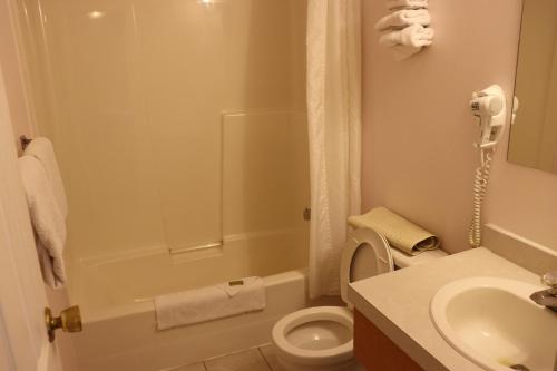 Kylpyhuone majoituspaikassa Clearwater Country Inn