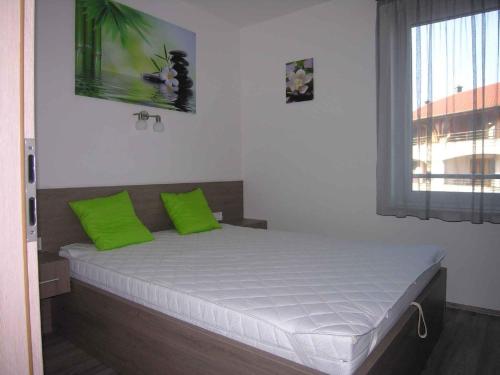 Postel nebo postele na pokoji v ubytování Apartment in Balatonlelle 36821