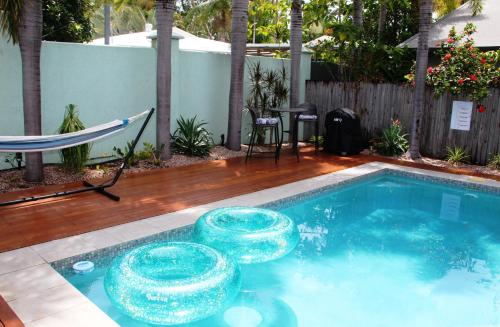 Πισίνα στο ή κοντά στο Beach Bliss, Private Bedroom, Private Lounge & Bathroom, plus Netflix, Wifi