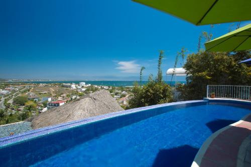 Бассейн в Villa Bella Bed & Breakfast Inn или поблизости