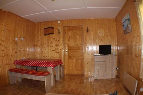 Zdjęcie z galerii obiektu Holiday home in Balatonfenyves 33374 w mieście Balatonfenyves
