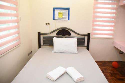 Un pat sau paturi într-o cameră la La Casa Vacanze PH Private villa w/ swimming pool