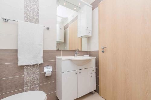 Ванная комната в Apartment in Klimno/Insel Krk 13575