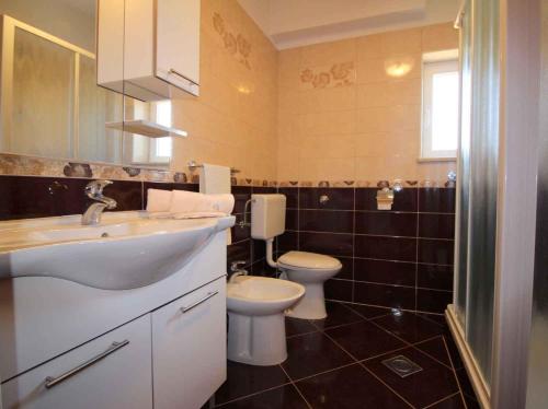 A bathroom at Apartment in Porec/Istrien 34560