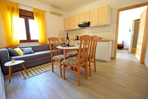 Fotografia z galérie ubytovania Apartment in Starigrad-Paklenica 34350 v destinácii Starigrad-Paklenica