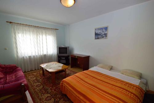 Apartment in Pula/Istrien 11285 tesisinde bir odada yatak veya yataklar