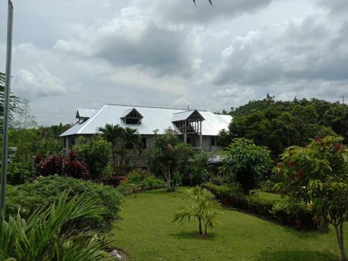 Gallery image of Jupiters Garden Cottages in Lawa-an