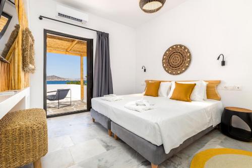 Postel nebo postele na pokoji v ubytování Omilos Beachfront House