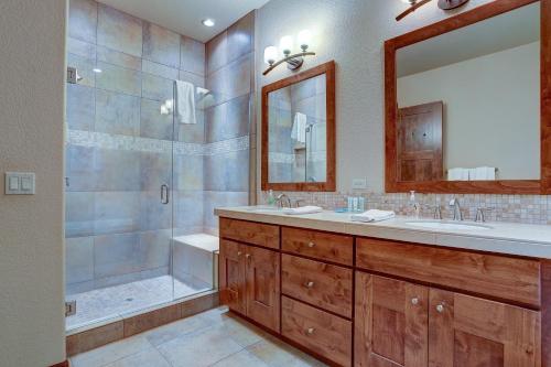 Ένα μπάνιο στο Points West townhouse