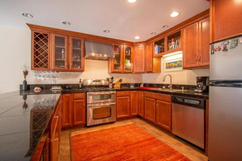 Dapur atau dapur kecil di Northern Daylights home