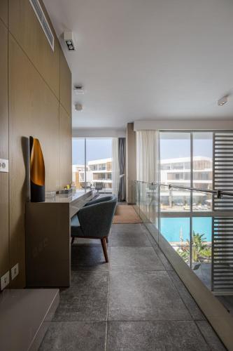 Bazén v ubytování The G Hotel Seashell nebo v jeho okolí