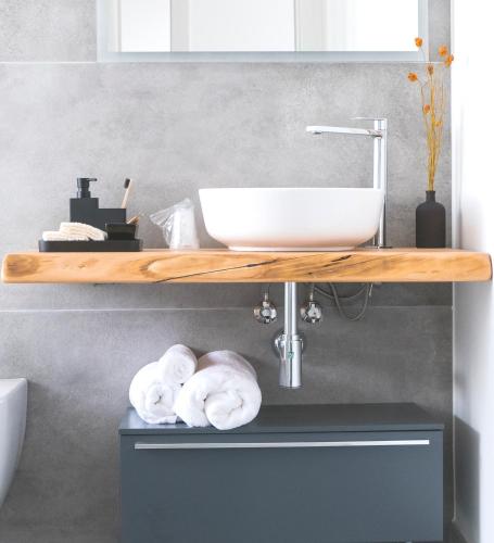a bathroom with a counter with a sink and towels at Le Dimore del Borgo - Room & Breakfast in Campomarino