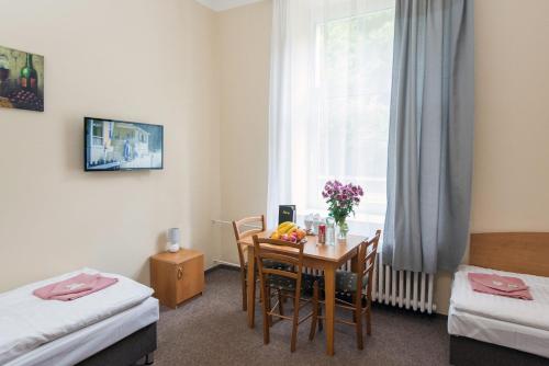 Postel nebo postele na pokoji v ubytování Hotel Hůrka