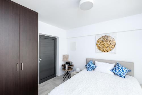 Ένα ή περισσότερα κρεβάτια σε δωμάτιο στο Solaar Apartments st Lazarous