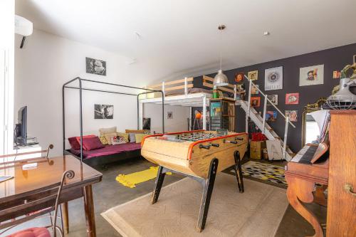 Loft "Domloc Carcassonne " insolite relax vintage spa cour privée vélos & motos