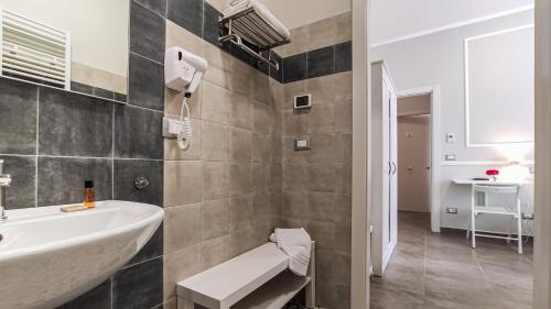 a bathroom with a white sink and a white tub at LA DAMA ROOM&BREAKFAST in Russi