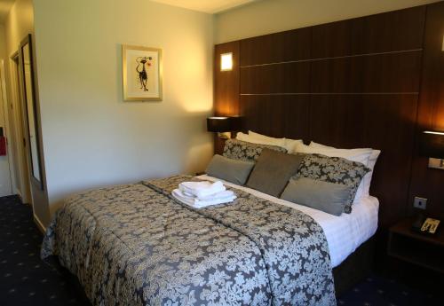 Katil atau katil-katil dalam bilik di Quality Hotel Coventry