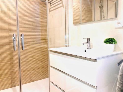 a bathroom with a sink and a shower at Rentcostadelsol Fuengirola Doña Sofia 3D in Fuengirola