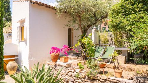 a garden with potted plants in front of a house at Villaggio Placido in Taormina