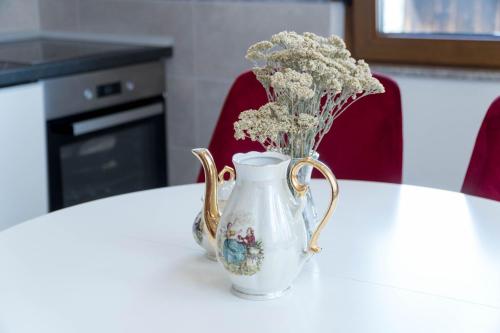a vase with flowers in it on a table at Villa Lara in Žabljak