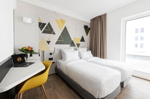 Ένα ή περισσότερα κρεβάτια σε δωμάτιο στο B&B HOTEL Oftringen