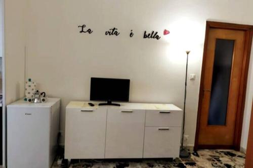 a room with a white desk with a computer on it at Locazione Turistica La Primula in Turin